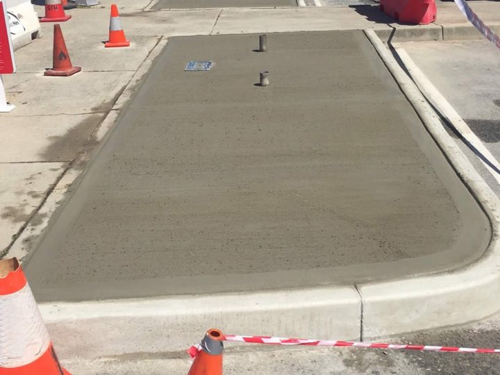 Concrete kerbing